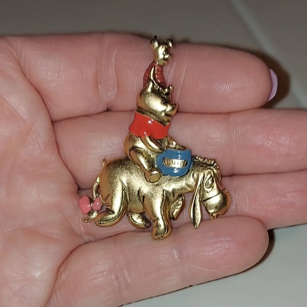 Vintage Disney Winnie the Pooh Eeyore and Piglet Pin Brooch Gold Tone Enamel bag - Picture 2 of 6